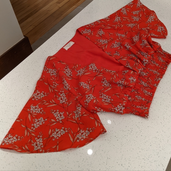 Red floral cropped top flowy - Picture 2 of 3